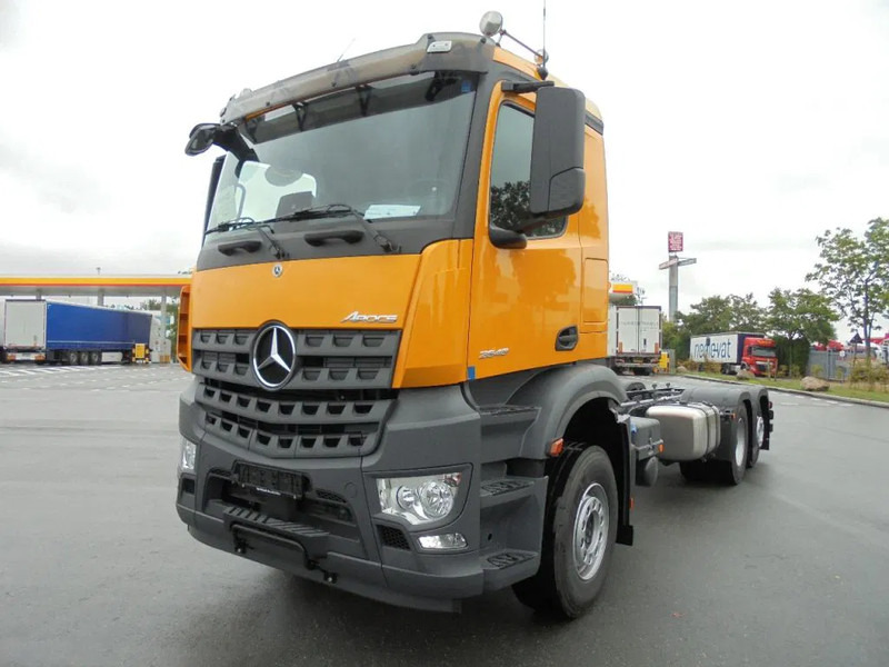 Mercedes-Benz Arocs AROCS 2848 6X2 MET FABRIEKS GARANTIE - Kamion sa golom šasijom i zatvorenom kabinom: slika 1 Mercedes-Benz Arocs AROCS 2848 6X2 MET FABRIEKS GARANTIE - Kamion sa golom šasijom i zatvorenom kabinom: slika 1