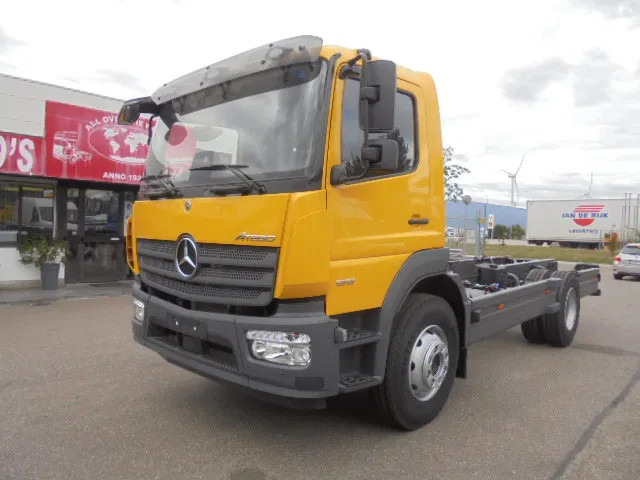 Mercedes-Benz Atego 1518 NEW DEMO MET FABRIEKS GARANTIE - Kamion sa golom šasijom i zatvorenom kabinom: slika 1 Mercedes-Benz Atego 1518 NEW DEMO MET FABRIEKS GARANTIE - Kamion sa golom šasijom i zatvorenom kabinom: slika 1