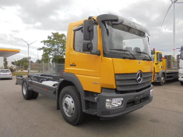 Mercedes-Benz Atego 1518 NEW DEMO MET FABRIEKS GARANTIE - Kamion sa golom šasijom i zatvorenom kabinom: slika 3 Mercedes-Benz Atego 1518 NEW DEMO MET FABRIEKS GARANTIE - Kamion sa golom šasijom i zatvorenom kabinom: slika 3