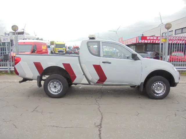 Mitsubishi L200 4X4 PICK-UP - Pikap: slika 4 Mitsubishi L200 4X4 PICK-UP - Pikap: slika 4