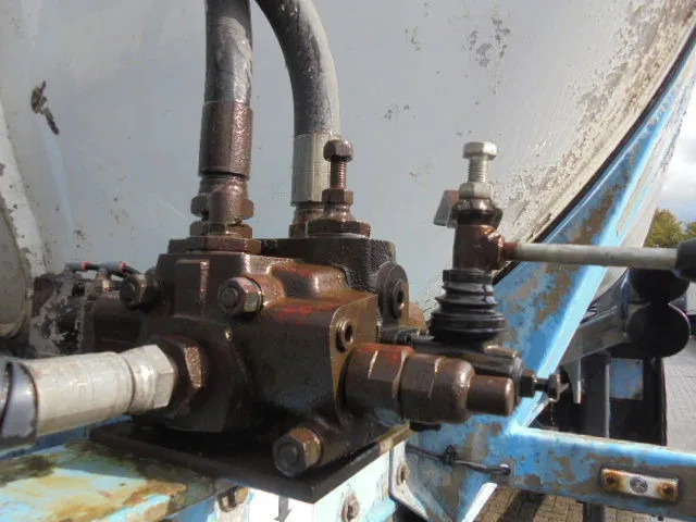 SPITZER BP SK 50 - Poluprikolica cisterna: slika 3 SPITZER BP SK 50 - Poluprikolica cisterna: slika 3