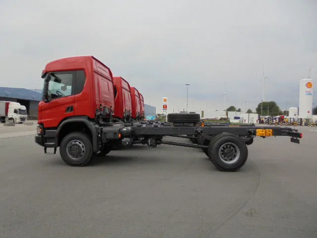 Scania P450 XT 4X4 NIEUW - DEMO - Kamion sa golom šasijom i zatvorenom kabinom: slika 4 Scania P450 XT 4X4 NIEUW - DEMO - Kamion sa golom šasijom i zatvorenom kabinom: slika 4