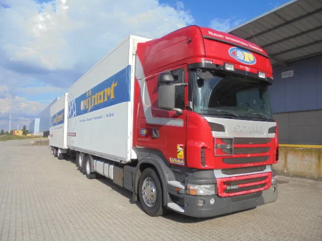 Scania R440 6X2 VOLUME COMBI + RETARDER - Kamion sa zatvorenim sandukom: slika 3 Scania R440 6X2 VOLUME COMBI + RETARDER - Kamion sa zatvorenim sandukom: slika 3