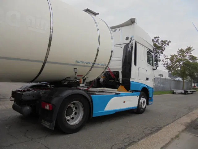 DAF XF 440 SUPER SPACE CAB NL TRUCK - Tegljač: slika 3 DAF XF 440 SUPER SPACE CAB NL TRUCK - Tegljač: slika 3