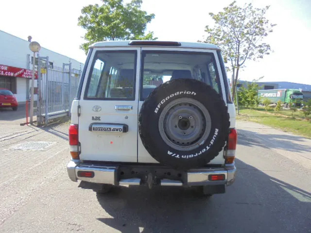 Toyota Land Cruiser HZJ76L 4X4 EXPORT OUTSIDE EU ONLY - Automobil: slika 5 Toyota Land Cruiser HZJ76L 4X4 EXPORT OUTSIDE EU ONLY - Automobil: slika 5