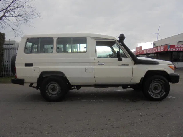 Toyota Land Cruiser HZJ78L 4WD EXPORT OUT EU ONLY - Automobil: slika 4 Toyota Land Cruiser HZJ78L 4WD EXPORT OUT EU ONLY - Automobil: slika 4