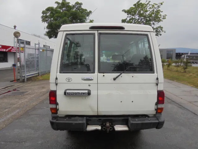 Toyota Land Cruiser HZJ78L 4X4 EXPORT OUTSIDE EU ONLY - Automobil: slika 5 Toyota Land Cruiser HZJ78L 4X4 EXPORT OUTSIDE EU ONLY - Automobil: slika 5