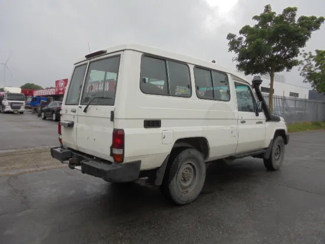 Toyota Land Cruiser HZJ78L 4X4 EXPORT OUTSIDE EU ONLY - Automobil: slika 4 Toyota Land Cruiser HZJ78L 4X4 EXPORT OUTSIDE EU ONLY - Automobil: slika 4