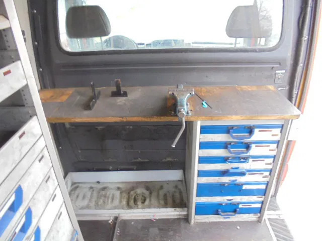 Volkswagen Crafter 35 BESTEL L2 H2 2.5 TDI 80 KW SERVICE CAR COMPLEET - Furgon: slika 4 Volkswagen Crafter 35 BESTEL L2 H2 2.5 TDI 80 KW SERVICE CAR COMPLEET - Furgon: slika 4