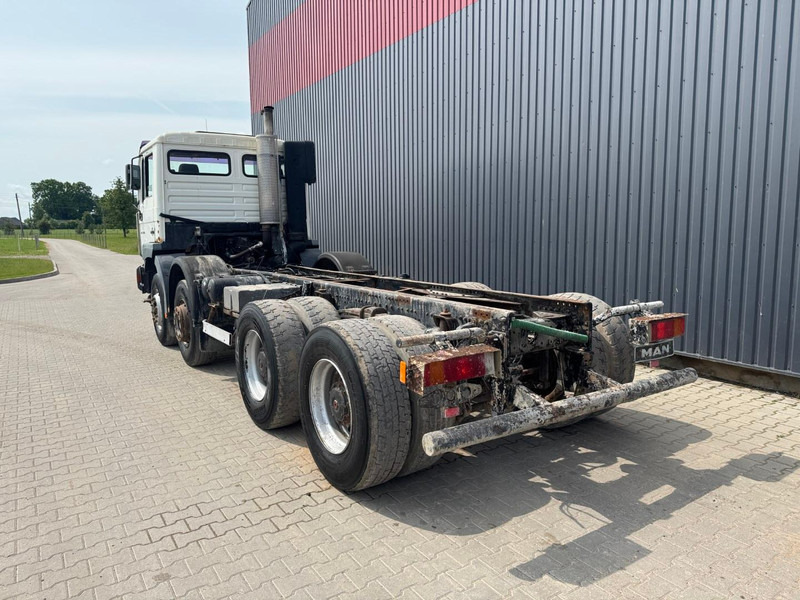 MAN 32.364 chassis truck - Kamion sa golom šasijom i zatvorenom kabinom: slika 4 MAN 32.364 chassis truck - Kamion sa golom šasijom i zatvorenom kabinom: slika 4