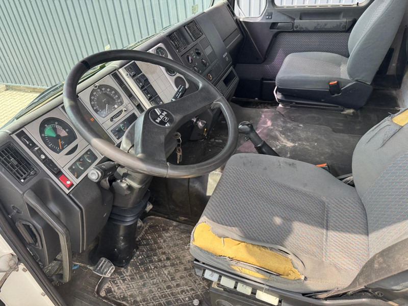 MAN 32.364 chassis truck - Kamion sa golom šasijom i zatvorenom kabinom: slika 5 MAN 32.364 chassis truck - Kamion sa golom šasijom i zatvorenom kabinom: slika 5