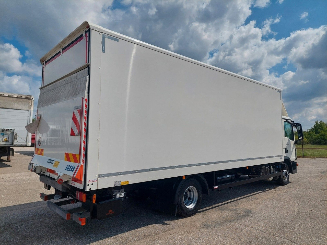 MAN TGL 12.250 BL CH 4x2 LBW 17 Palleten - Kamion sa zatvorenim sandukom: slika 4 MAN TGL 12.250 BL CH 4x2 LBW 17 Palleten - Kamion sa zatvorenim sandukom: slika 4