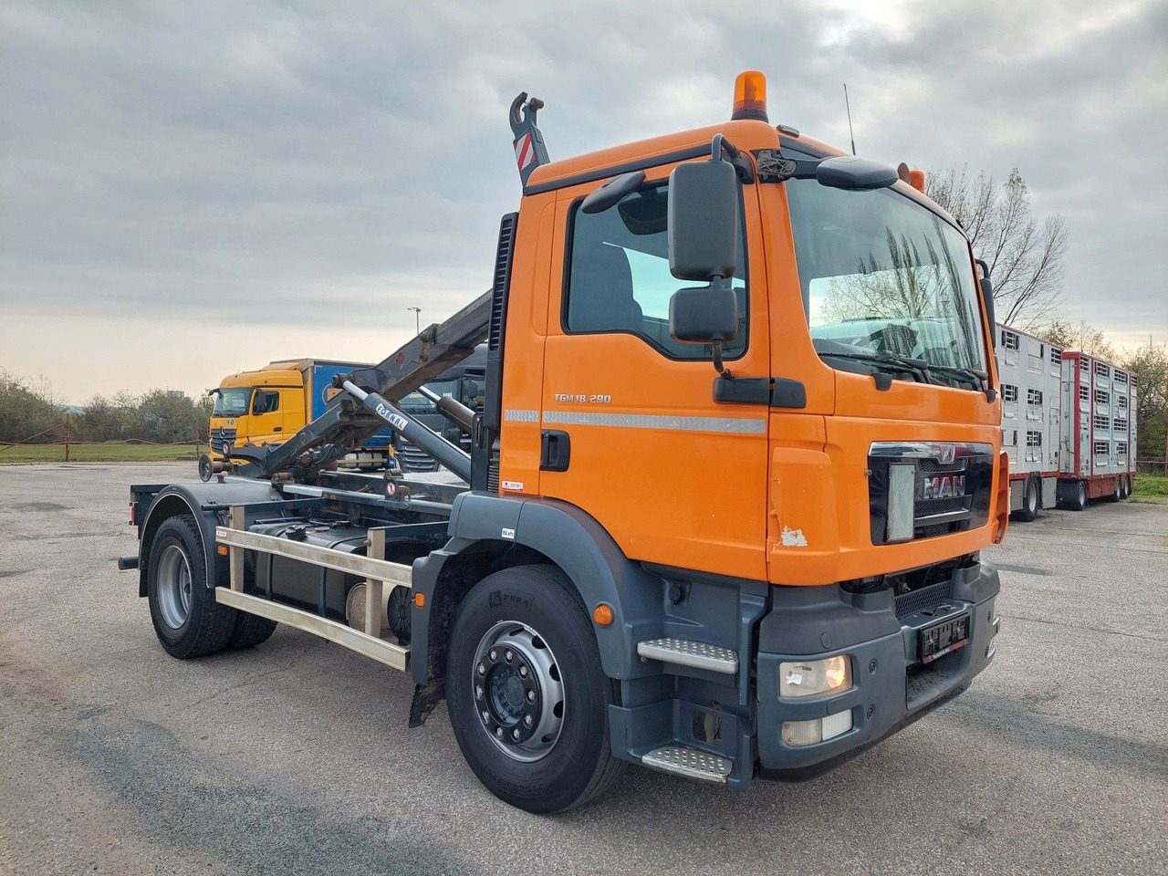 MAN TGM 18.290 4X2 BB - Kamion sa hidrauličnom kukom: slika 2 MAN TGM 18.290 4X2 BB - Kamion sa hidrauličnom kukom: slika 2