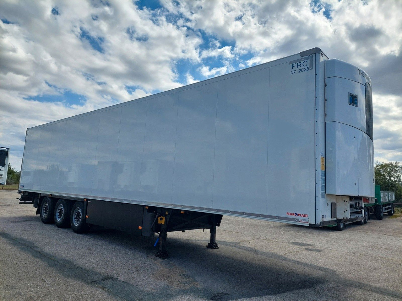 Schmitz Cargobull SKO24 ThermoKing SLXi 300 - Poluprikolica hladnjače: slika 2 Schmitz Cargobull SKO24 ThermoKing SLXi 300 - Poluprikolica hladnjače: slika 2