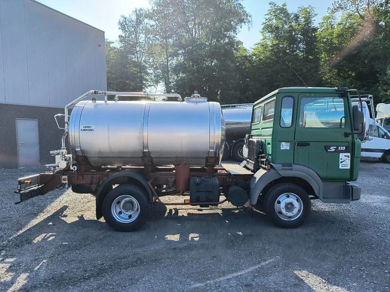 Renault Midliner S135 - ONLY 54 400KM - SMALL TANK 3680L INSULATED INOX - Kamion cisterna: slika 4 Renault Midliner S135 - ONLY 54 400KM - SMALL TANK 3680L INSULATED INOX - Kamion cisterna: slika 4