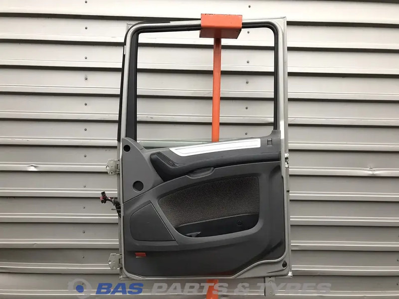 DAF XF106 Portier Rechts DAF 1881863 - Vrata i delovi za Kamion: slika 2 DAF XF106 Portier Rechts DAF 1881863 - Vrata i delovi za Kamion: slika 2