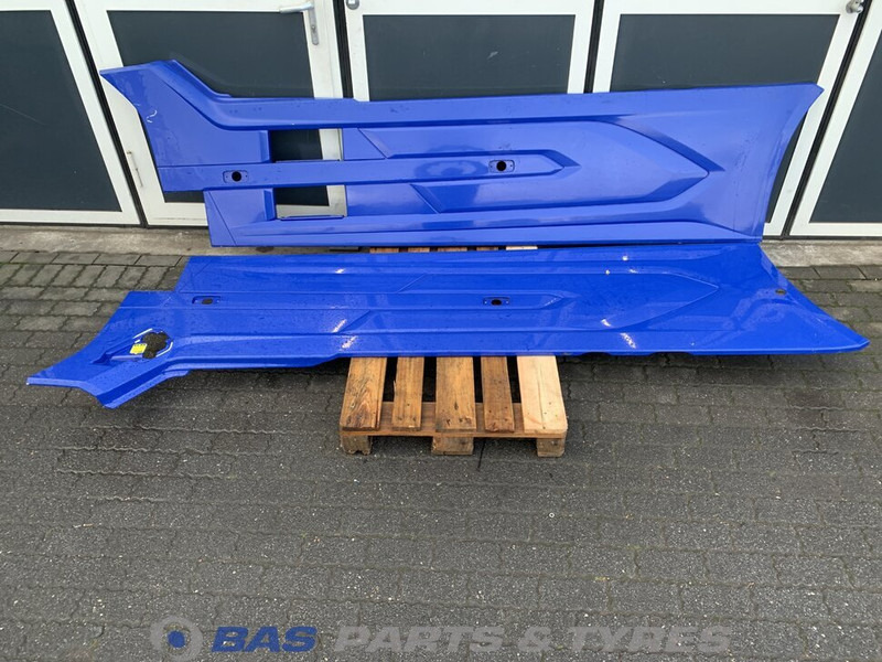 DAF XG Sideskirt Set DAF 2292740 - Karoserija i eksterijer za Kamion: slika 1 DAF XG Sideskirt Set DAF 2292740 - Karoserija i eksterijer za Kamion: slika 1
