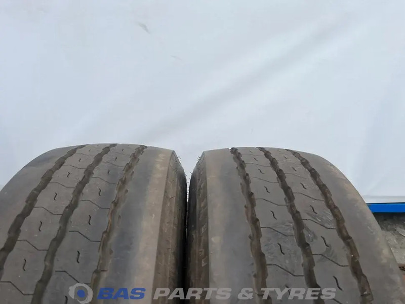 Goodyear Goodyear 245/70R17.5 KMAX T G2 143/146 J M+S 3PMSF gebruikte set - Guma za Kamion: slika 2 Goodyear Goodyear 245/70R17.5 KMAX T G2 143/146 J M+S 3PMSF gebruikte set - Guma za Kamion: slika 2