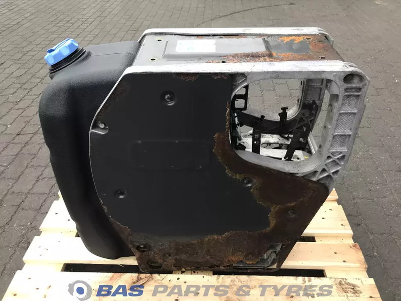 Volvo Volvo AdBlue tank 21219301 - Rezervni deo za Kamion: slika 2 Volvo Volvo AdBlue tank 21219301 - Rezervni deo za Kamion: slika 2