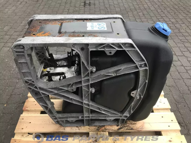 Volvo Volvo AdBlue tank 21219301 - Rezervni deo za Kamion: slika 4 Volvo Volvo AdBlue tank 21219301 - Rezervni deo za Kamion: slika 4