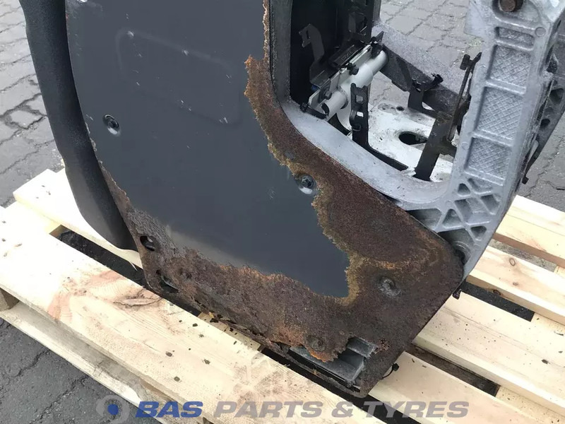 Volvo Volvo AdBlue tank 21219301 - Rezervni deo za Kamion: slika 5 Volvo Volvo AdBlue tank 21219301 - Rezervni deo za Kamion: slika 5