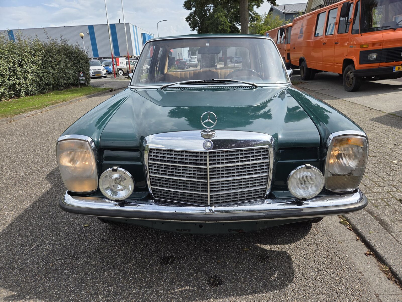 Mercedes-Benz 220 (W115) auto - Automobil: slika 2 Mercedes-Benz 220 (W115) auto - Automobil: slika 2