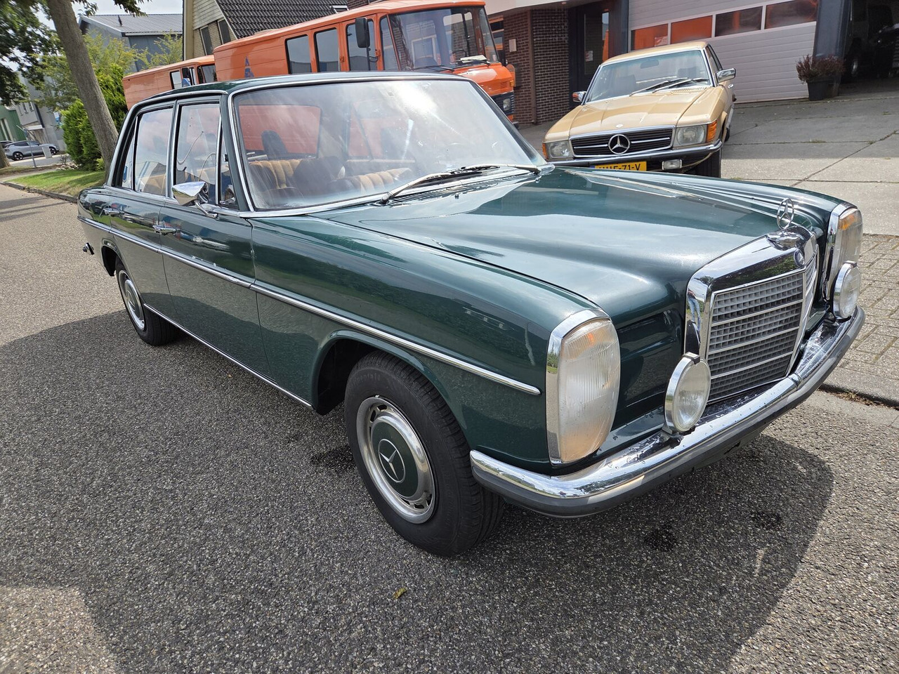 Mercedes-Benz 220 (W115) auto - Automobil: slika 3 Mercedes-Benz 220 (W115) auto - Automobil: slika 3