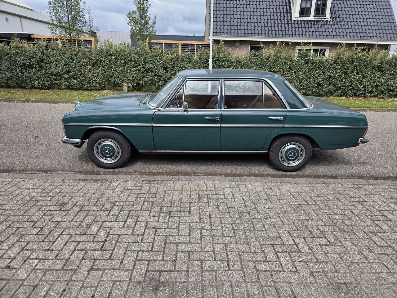 Mercedes-Benz 220 (W115) sedan - Limuzina: slika 3 Mercedes-Benz 220 (W115) sedan - Limuzina: slika 3