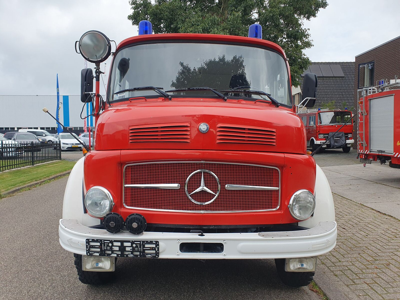 Mercedes-Benz Mercedes LAF 1113 B 4WD | 6-cilinder Turbo (Overland Camper) brandweerwagen - Vatrogasni kamion: slika 2 Mercedes-Benz Mercedes LAF 1113 B 4WD | 6-cilinder Turbo (Overland Camper) brandweerwagen - Vatrogasni kamion: slika 2