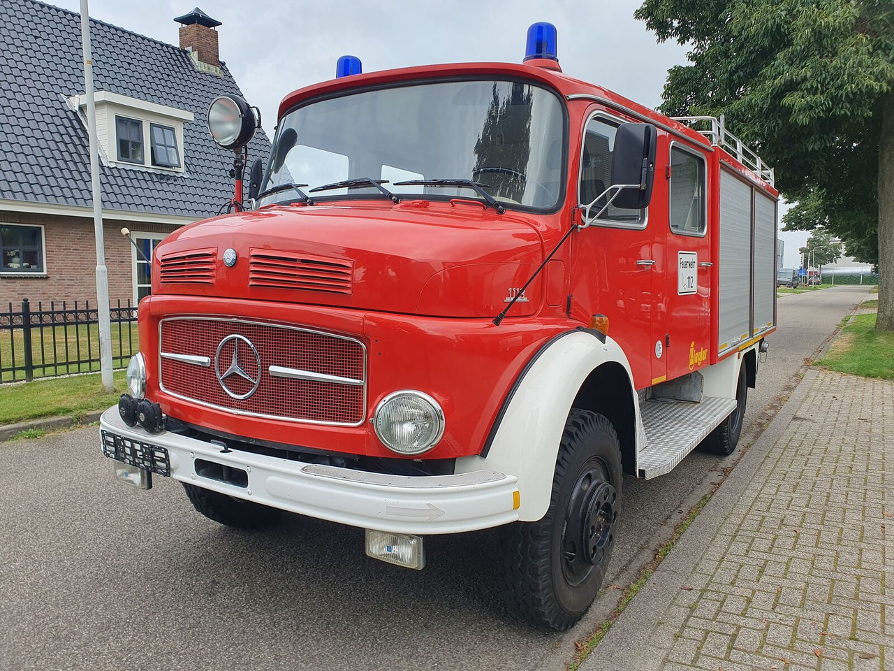 Mercedes-Benz Mercedes LAF 1113 B 4WD | 6-cilinder Turbo (Overland Camper) brandweerwagen - Vatrogasni kamion: slika 3 Mercedes-Benz Mercedes LAF 1113 B 4WD | 6-cilinder Turbo (Overland Camper) brandweerwagen - Vatrogasni kamion: slika 3