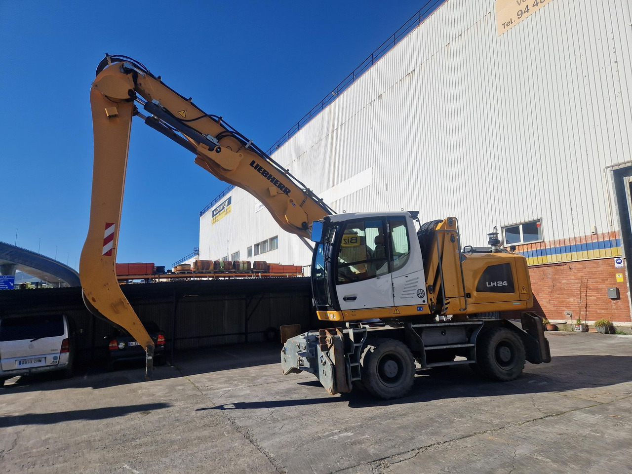 LIEBHERR LH24M - Bager za obradu otpada/ Industrije: slika 1 LIEBHERR LH24M - Bager za obradu otpada/ Industrije: slika 1