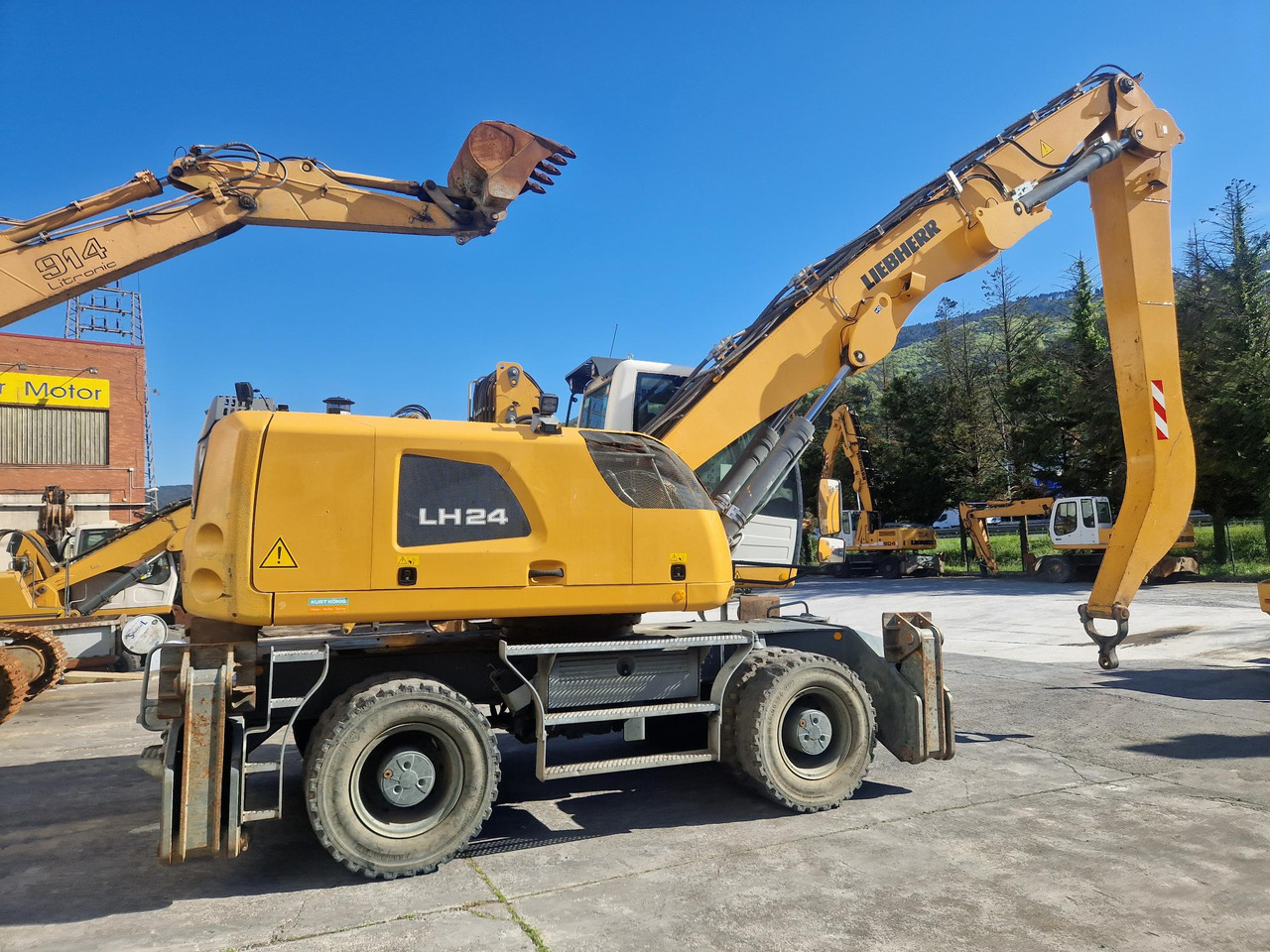 LIEBHERR LH24M - Bager za obradu otpada/ Industrije: slika 4 LIEBHERR LH24M - Bager za obradu otpada/ Industrije: slika 4
