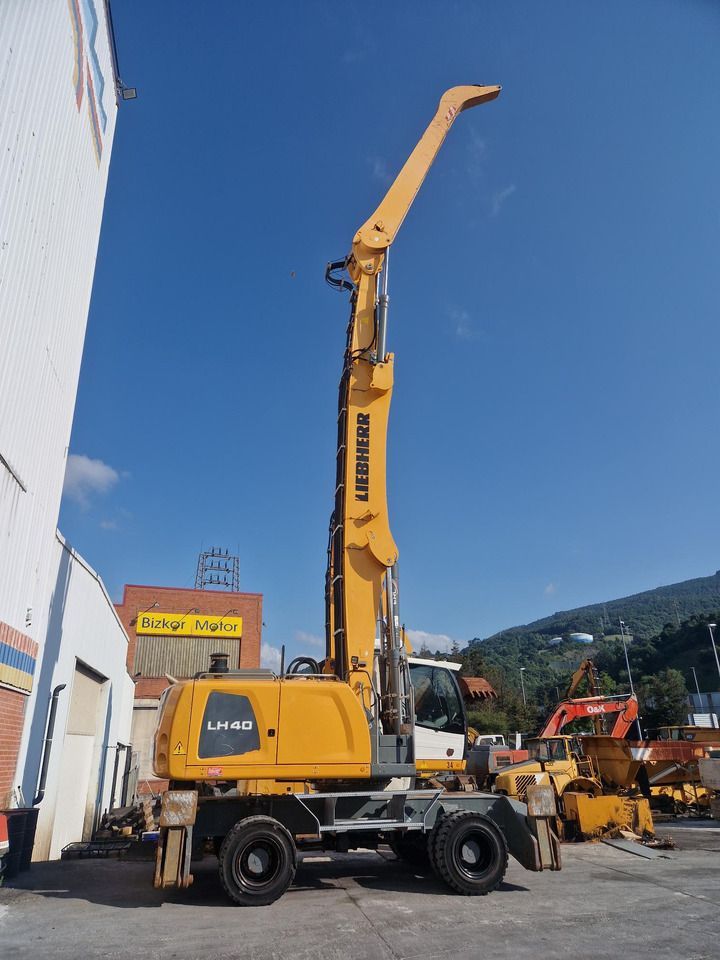 LIEBHERR LH40M - Bager za obradu otpada/ Industrije: slika 1 LIEBHERR LH40M - Bager za obradu otpada/ Industrije: slika 1