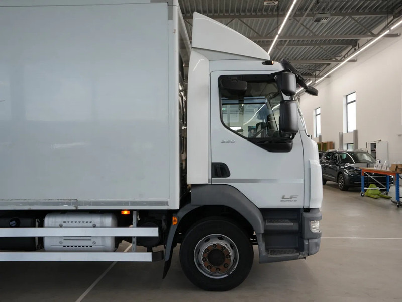 DAF LF 250 FA 12t, Gesloten Bak, Laadklep 1,5t, New Tacho - Kamion sa zatvorenim sandukom: slika 4 DAF LF 250 FA 12t, Gesloten Bak, Laadklep 1,5t, New Tacho - Kamion sa zatvorenim sandukom: slika 4