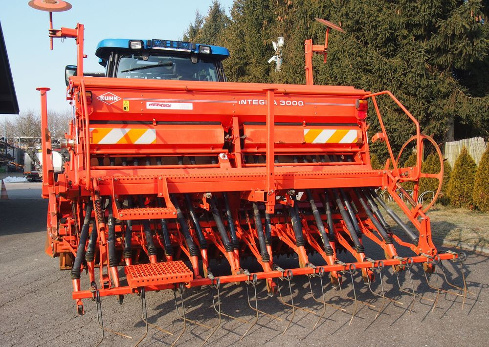 Agregat uprawowo-siewny Kuhn Kuhn HRB302D I INTEGRA 3000 2002 Brona wirowa + siewnik KUHN agregat uprawowo-siewny 3m - Kombinovana mašina za setvu: slika 5 Agregat uprawowo-siewny Kuhn Kuhn HRB302D I INTEGRA 3000 2002 Brona wirowa + siewnik KUHN agregat uprawowo-siewny 3m - Kombinovana mašina za setvu: slika 5