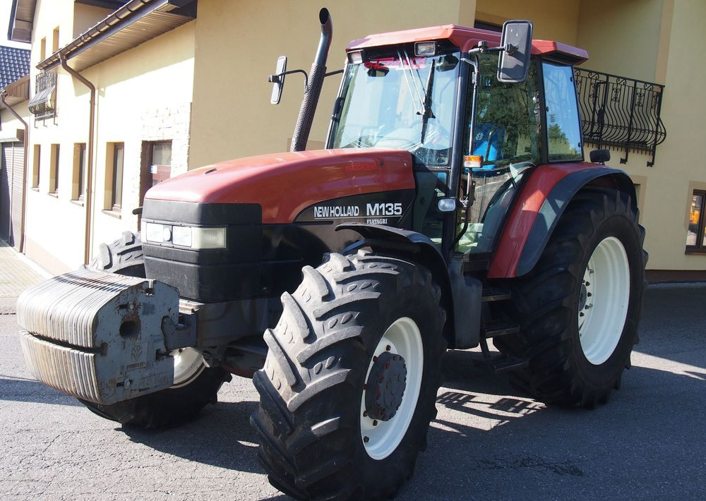 Ciągnik New Holland NH M 135 1998 NEW HOLLAND TM M135 - Traktor: slika 2 Ciągnik New Holland NH M 135 1998 NEW HOLLAND TM M135 - Traktor: slika 2