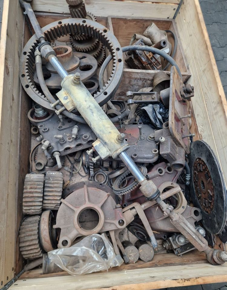 Części do Ciągnika Massey Ferguson MF 3000, 6000  Części do skrzyni biegów - Menjač i delovi za Poljoprivredna mašina: slika 1 Części do Ciągnika Massey Ferguson MF 3000, 6000  Części do skrzyni biegów - Menjač i delovi za Poljoprivredna mašina: slika 1