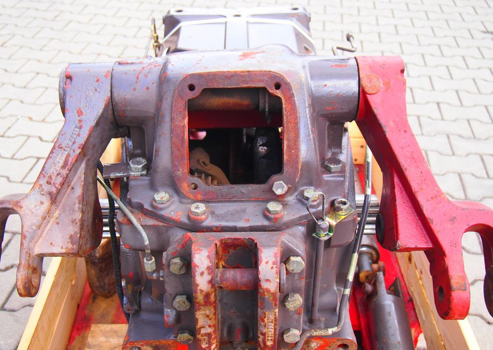 Części do Ciągnika Massey Ferguson MF 3000, 6000  Tylny most z podnośnikiem od MF 3000, 6000 - Zadnja osovina za Poljoprivredna mašina: slika 4 Części do Ciągnika Massey Ferguson MF 3000, 6000  Tylny most z podnośnikiem od MF 3000, 6000 - Zadnja osovina za Poljoprivredna mašina: slika 4