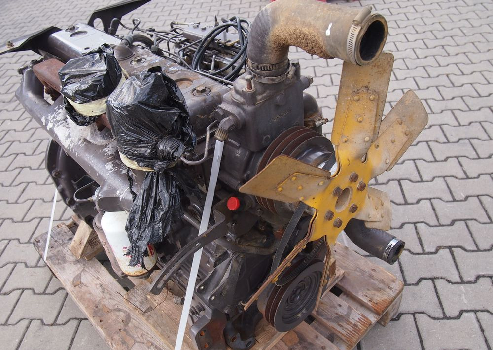 Części do Ciągnika Massey Ferguson MF 3000 Silnik 6 cylindrowy Perkins A6.354
Ciśnienie oleju na wolnych obrotach 4bary - Motor za Poljoprivredna mašina: slika 3 Części do Ciągnika Massey Ferguson MF 3000 Silnik 6 cylindrowy Perkins A6.354
Ciśnienie oleju na wolnych obrotach 4bary - Motor za Poljoprivredna mašina: slika 3