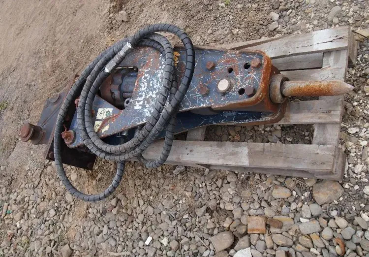 Młotek do kucia Kubota 2010 wyburzeniowy - Hidraulični čekić za Građevinska mašina: slika 1 Młotek do kucia Kubota 2010 wyburzeniowy - Hidraulični čekić za Građevinska mašina: slika 1