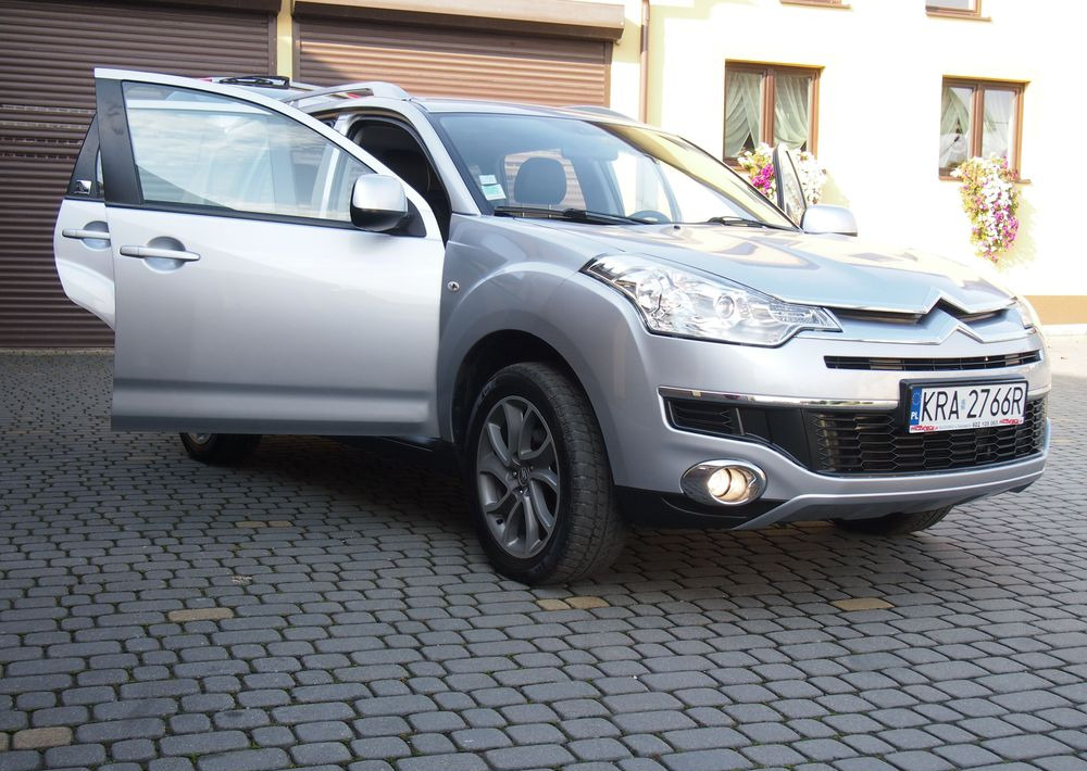 Samochód Citroen C-Crosser 2.2 HDI 2010 Samochód osobowy SUW 4x4 - Automobil: slika 3 Samochód Citroen C-Crosser 2.2 HDI 2010 Samochód osobowy SUW 4x4 - Automobil: slika 3