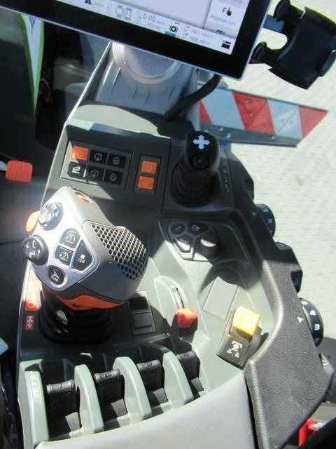 Claas Xerion 5000 Trac - Traktor: slika 4 Claas Xerion 5000 Trac - Traktor: slika 4