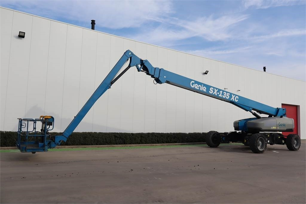 Genie SX135XC - Teleskopska platforma: slika 2 Genie SX135XC - Teleskopska platforma: slika 2