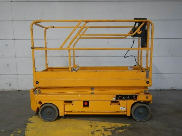 Haulotte Compact 8CU - Lift u obliku makaza: slika 1 Haulotte Compact 8CU - Lift u obliku makaza: slika 1