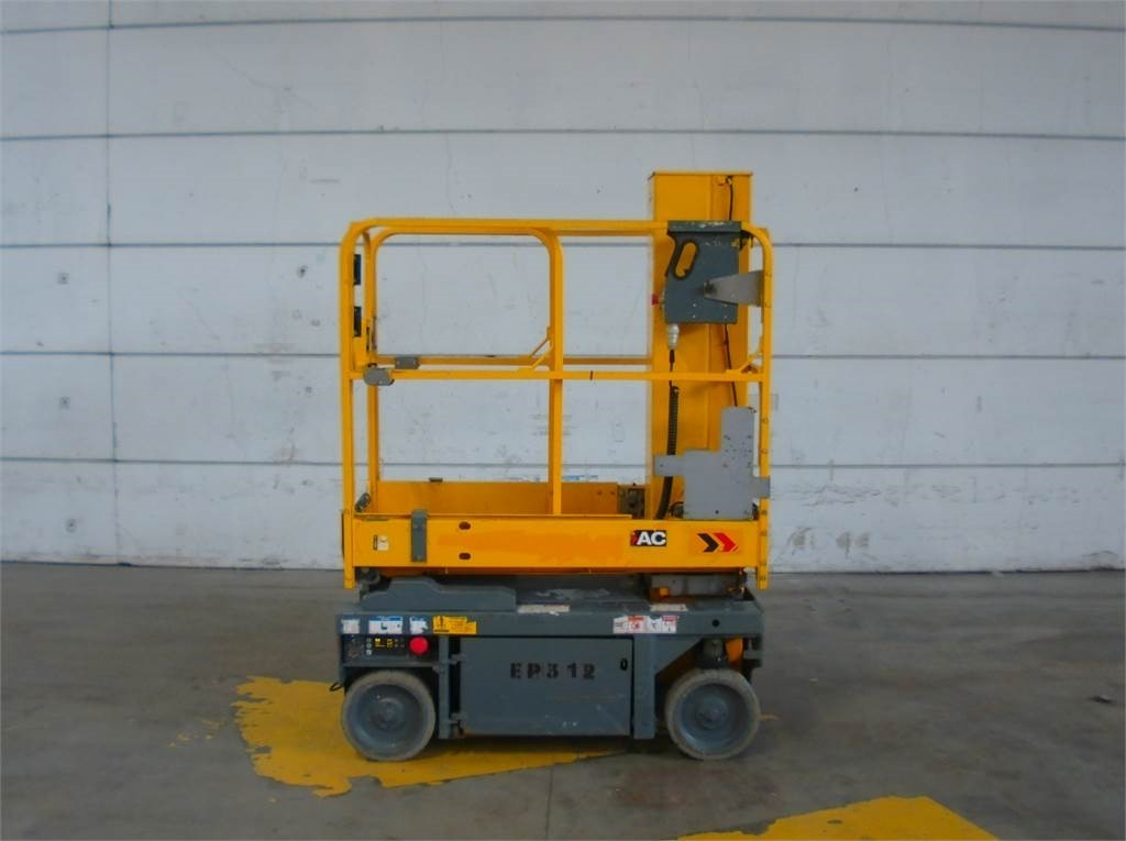 Haulotte STAR8S - Jarbolna penjajuća platforma: slika 1 Haulotte STAR8S - Jarbolna penjajuća platforma: slika 1