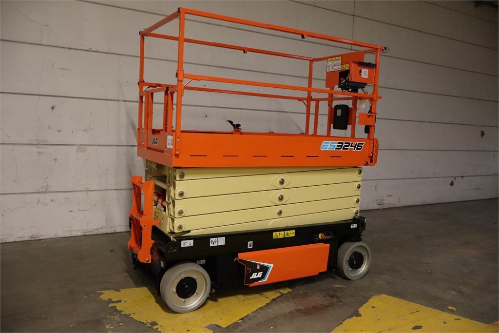 JLG 3246ES - Lift u obliku makaza: slika 2 JLG 3246ES - Lift u obliku makaza: slika 2