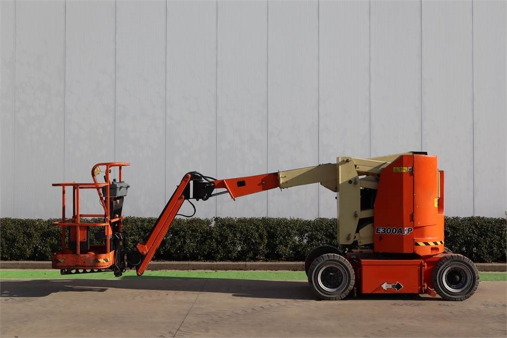 JLG E300AJP - Zglobna platforma: slika 1 JLG E300AJP - Zglobna platforma: slika 1