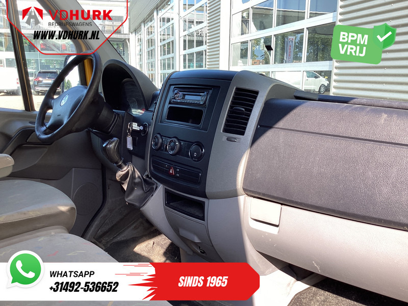 Volkswagen Crafter 32 2.5 TDI 136 pk L3H2 EXPORT ONLY DB Riem V.V./ 2.8t Trekgewicht/ Airco/ 270Gr.Deuren/ Trekhaak - Mali kombi: slika 3 Volkswagen Crafter 32 2.5 TDI 136 pk L3H2 EXPORT ONLY DB Riem V.V./ 2.8t Trekgewicht/ Airco/ 270Gr.Deuren/ Trekhaak - Mali kombi: slika 3