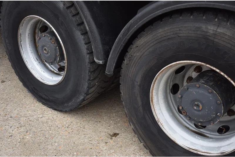 Mercedes-Benz - Kamion sa tovarnim sandukom, Kamion sa dizalicom: slika 5 Mercedes-Benz - Kamion sa tovarnim sandukom, Kamion sa dizalicom: slika 5