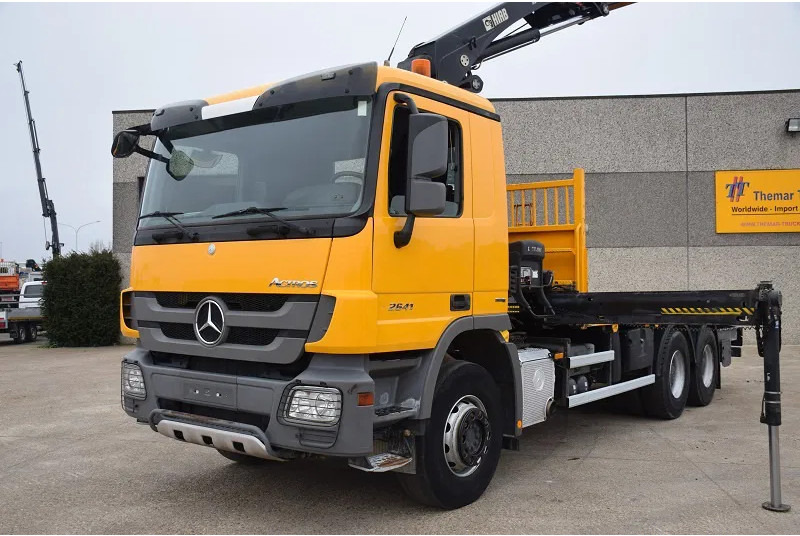 Mercedes-Benz - Kamion sa tovarnim sandukom, Kamion sa dizalicom: slika 2 Mercedes-Benz - Kamion sa tovarnim sandukom, Kamion sa dizalicom: slika 2